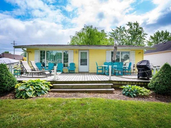 9843 N Marine Key Dr, Syracuse, IN 46567