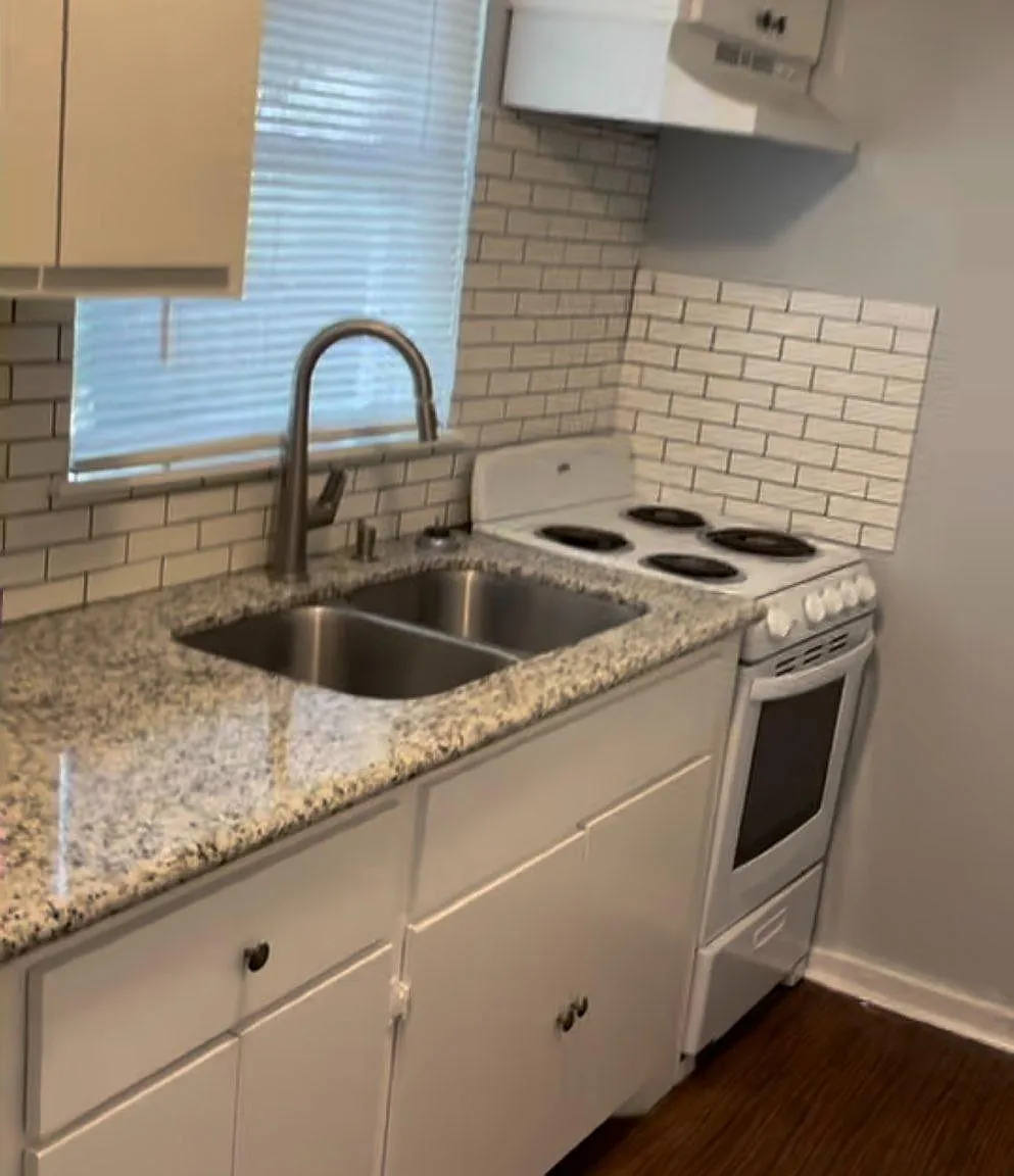 5103 Bell St — Photo 3