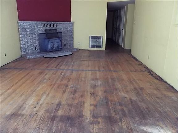 2nd image of 695 Crestview Dr