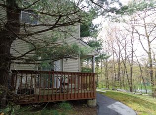 2105 Rosewood Ct, Highland Mills, NY 10930