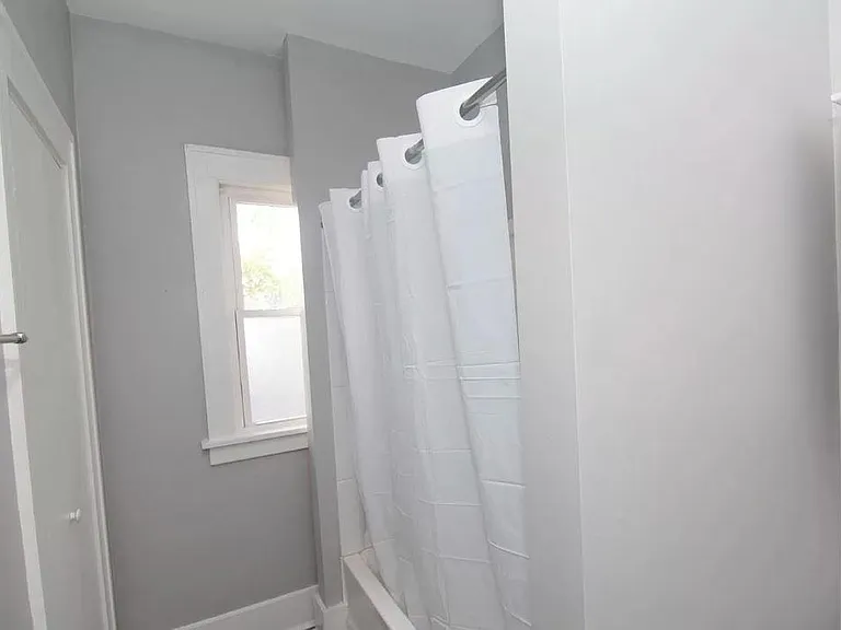 1451 W 4th St #4 — Photo 7