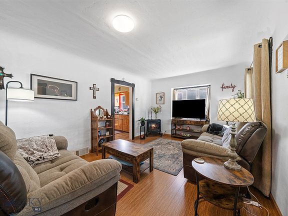 5th image of 2124 Roberts Ave