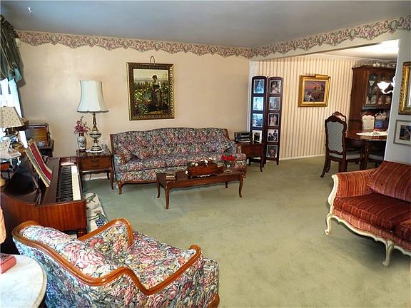 2nd image of 212 Oberlin Dr