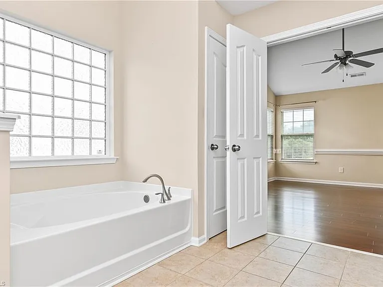 2611 Leighswood Dr — Photo 15