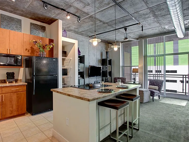 Skyline Lofts — Photo 6