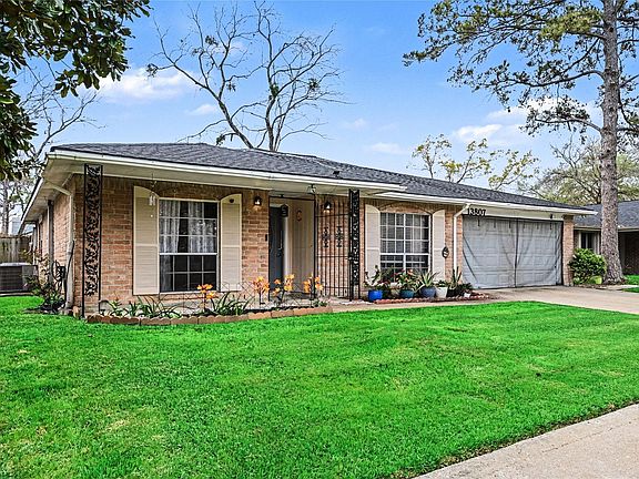 3rd image of 13807 Templar Ln
