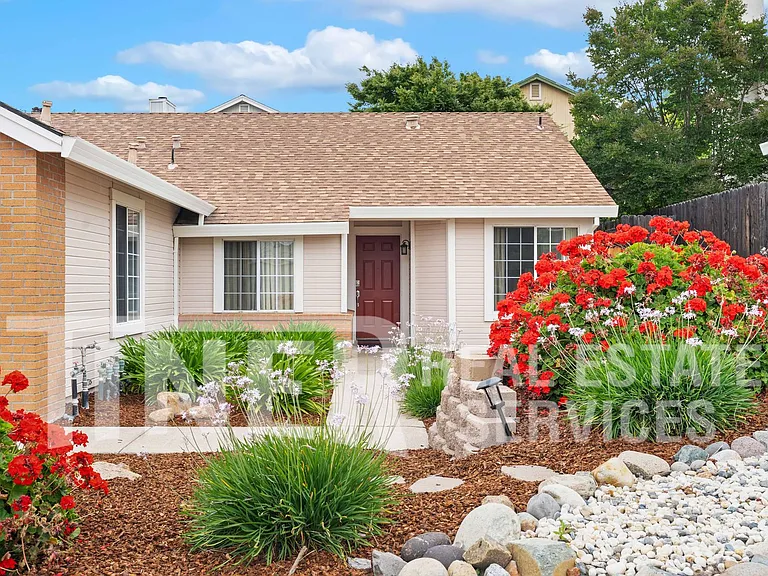 3421 Cobblestone Dr — Photo 24