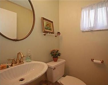 5th image of 1304 NE 105th St #5