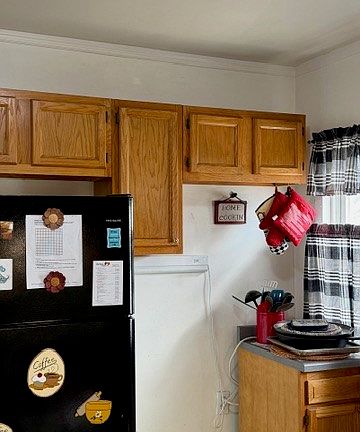 4th image of 716 W Main St
