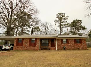 393 Dowdle Dr, Columbus, MS 39702