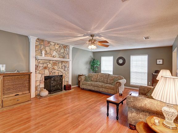 5th image of 512 E Timberlake Dr