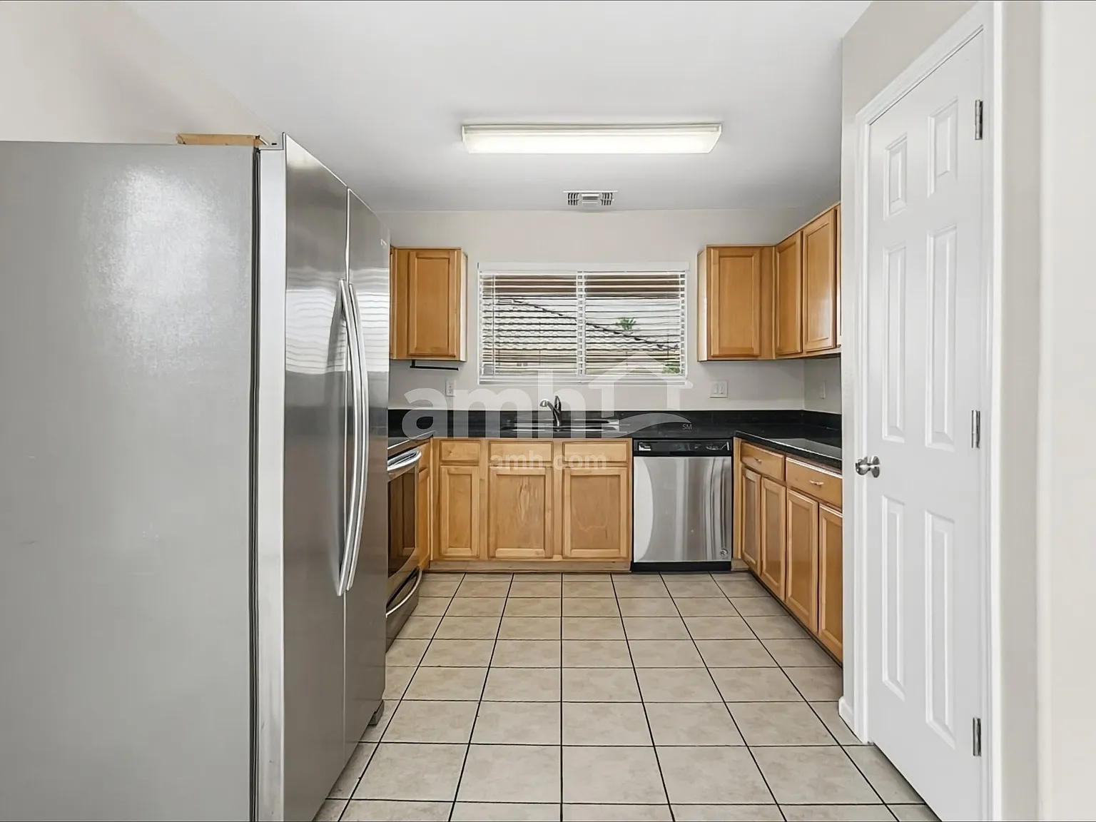 3 bed, 2.5 bath, 1837 sqft, $2,270 — Photo 3