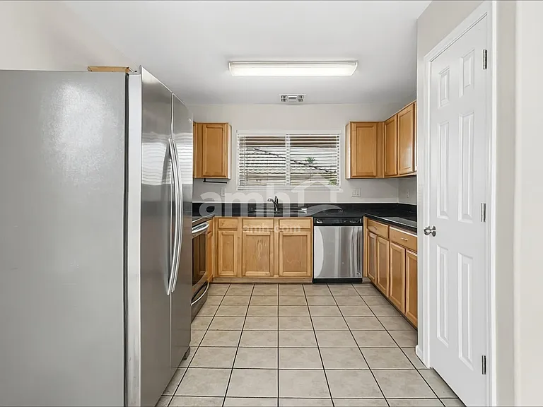 6133 S Wilson Dr — Photo 3