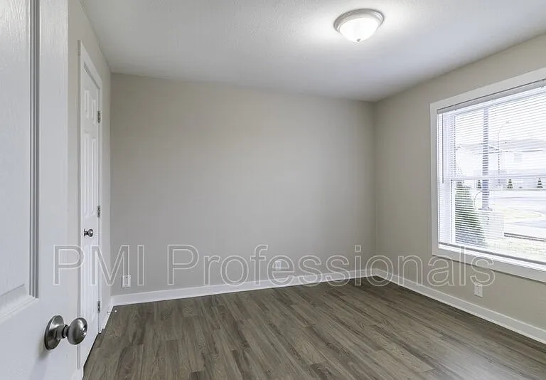 105 Kingsridge Dr — Photo 7