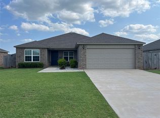 1940 W Hunter Springs Way, Mustang, OK 73064