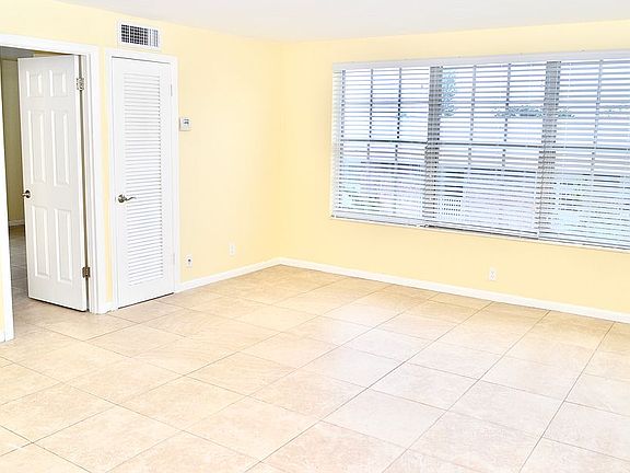5th image of 2420 SE Seventeen Street Cswy #407C