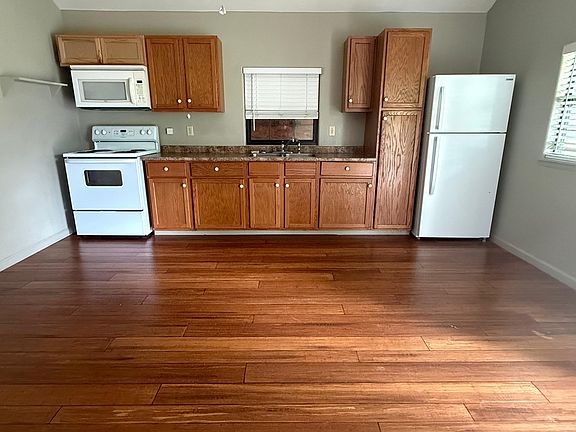 2nd image of 2795 Dennis St