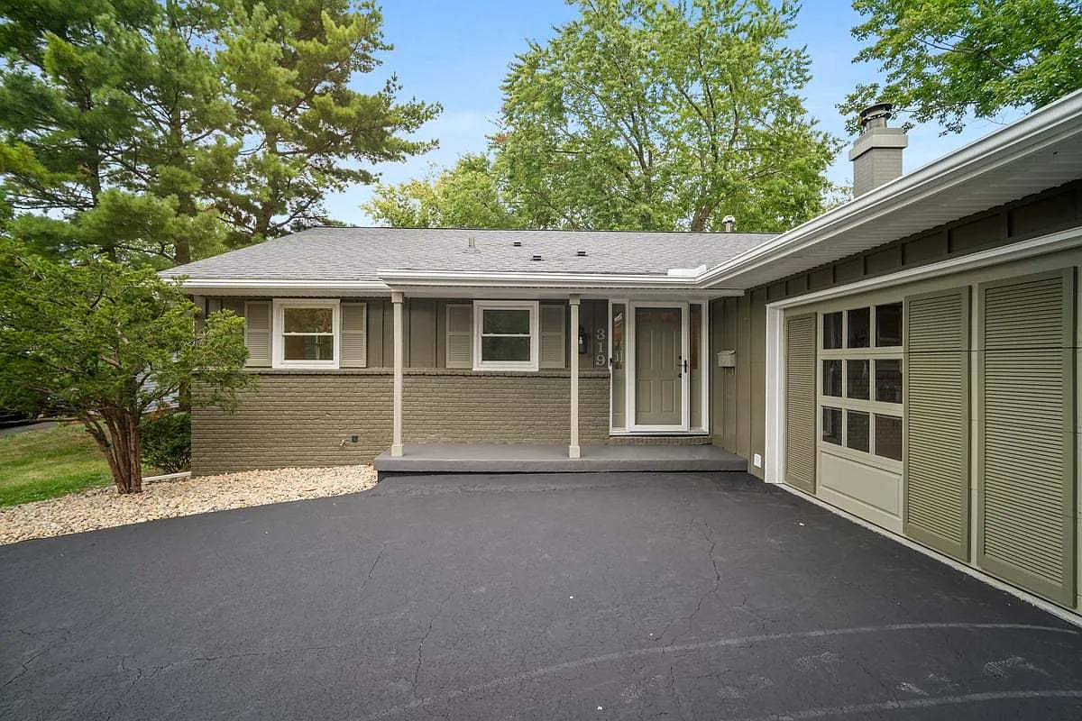 319 Hillside Ln photo 1