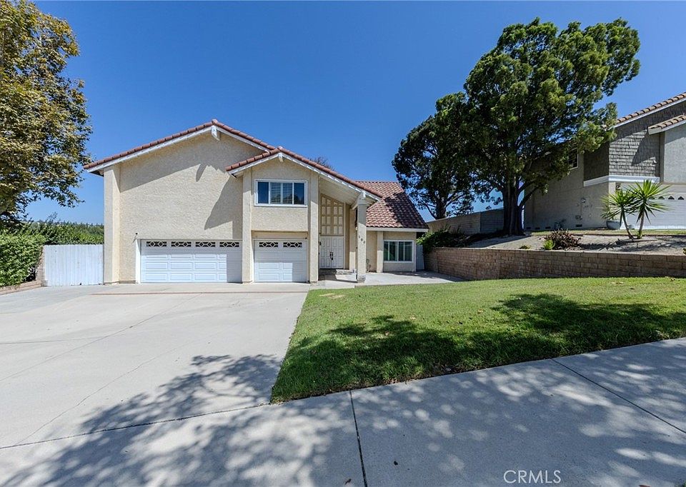1st image of 160 N Eucalyptus Dr