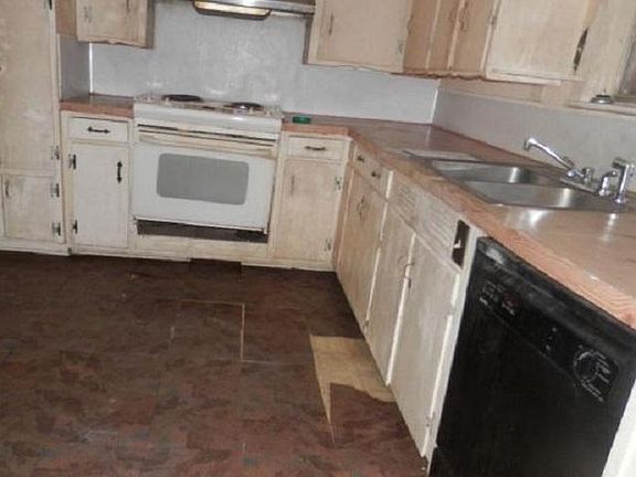 4th image of 2100 W 32nd Ave