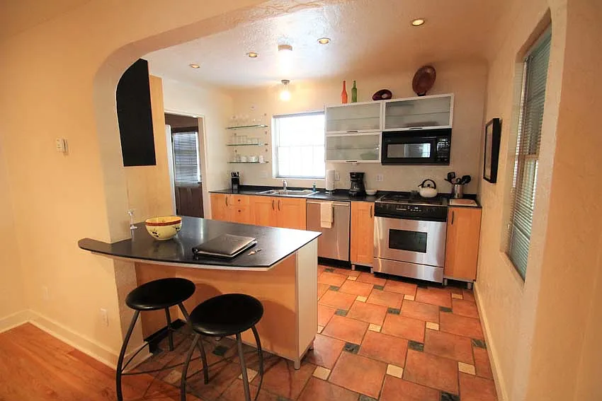 500 Amherst DR NE - 500 Amherst DR NE — Photo 4
