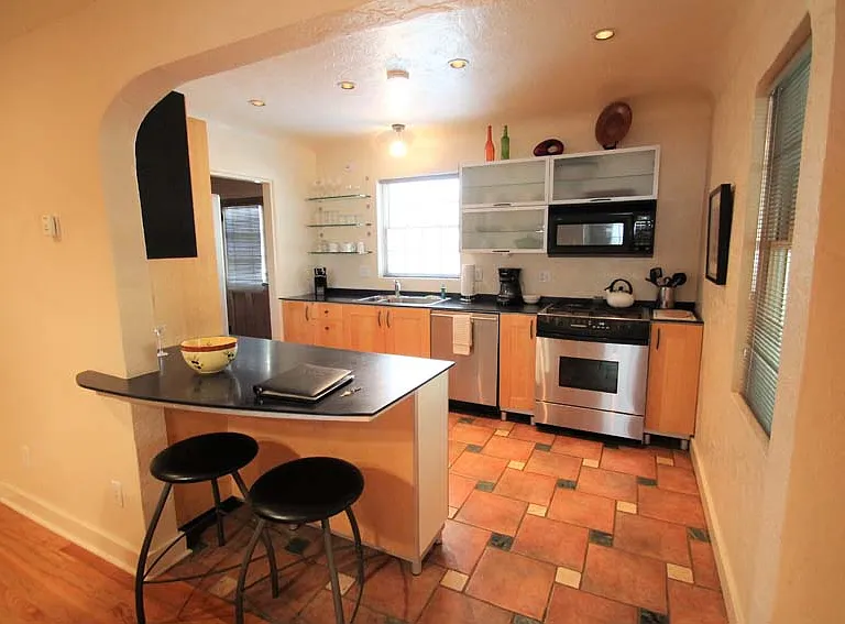500 Amherst Dr NE — Photo 4