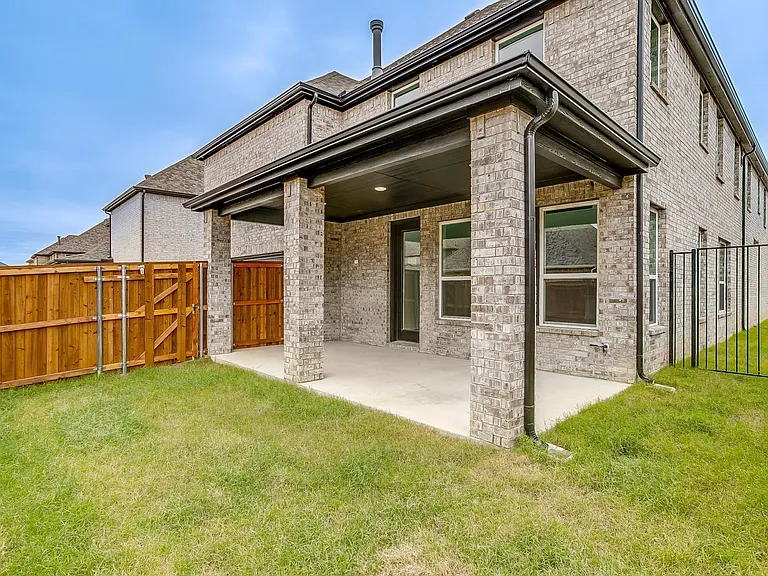 9836 Derbyshire Dr — Photo 100