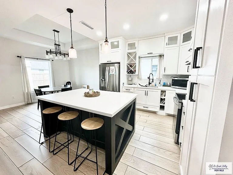 401 Tamarindo Ln — Photo 14