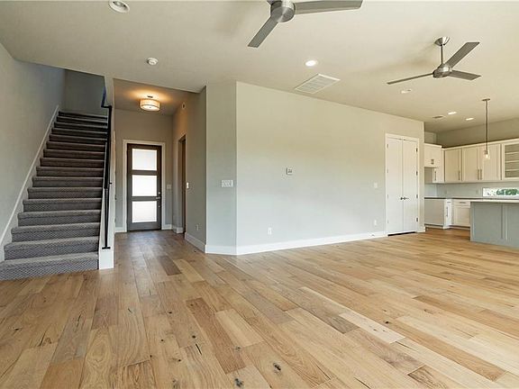 3rd image of 2201 Belaire Dr