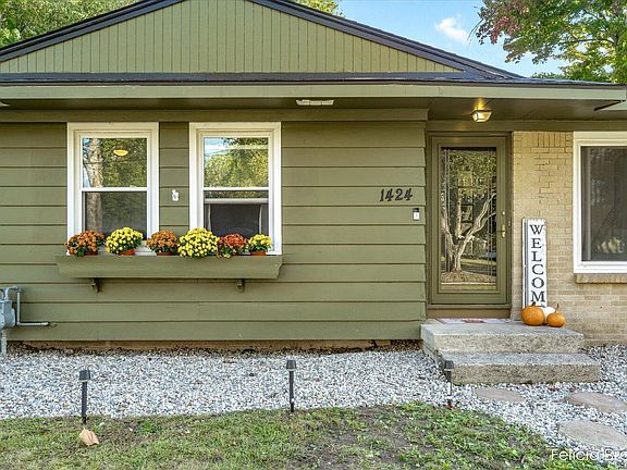 3rd image of 1424 Meadowlane Dr SE