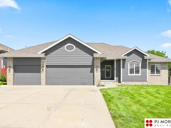 15446 Briar St, Omaha, NE 68138