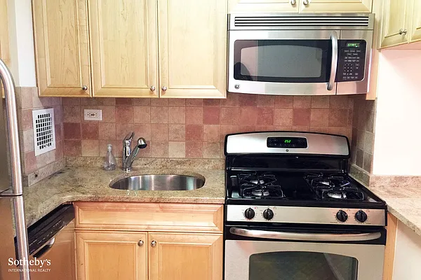Rented by Sotheby's International Realty | media 10
