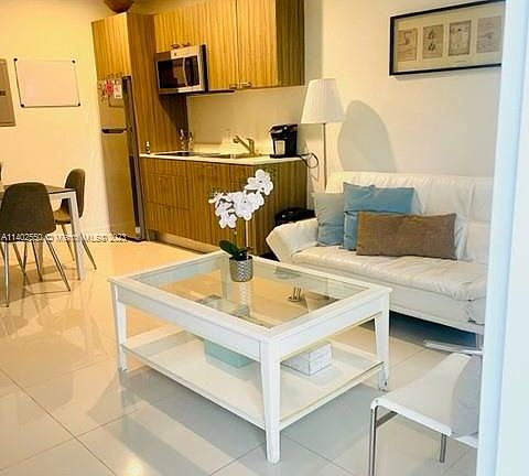 5th image of 1419 West Ave #103
