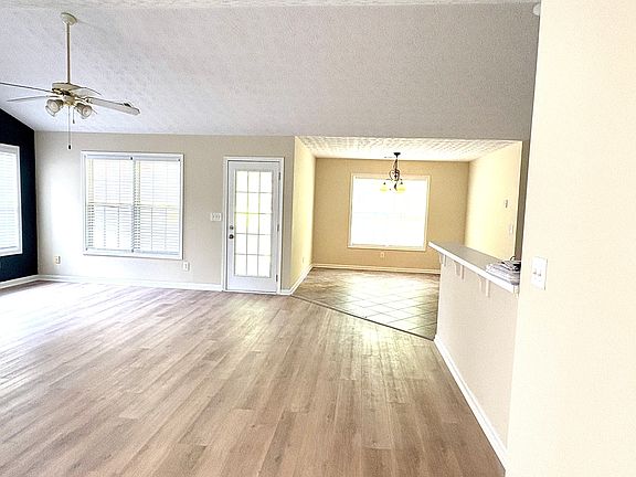 4th image of 2336 Pettit Dr