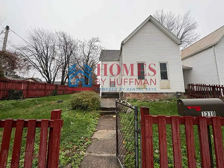 1310 W Delaware St — Photo 1