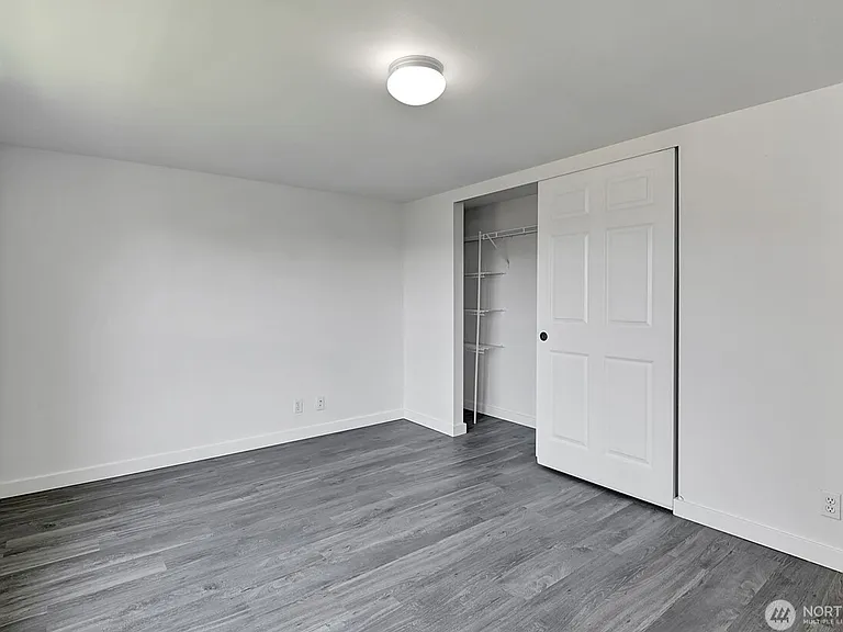 4321 9th Ave NE — Photo 12