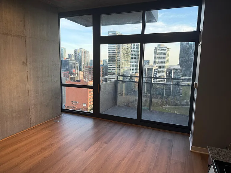235 W Van Buren St #1806 — Photo 23