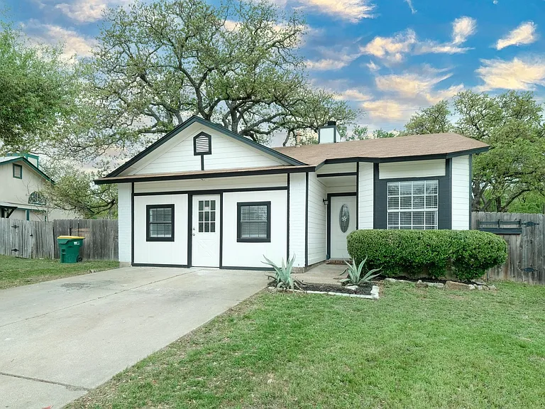 1301 Black Cherry Dr — Photo 1