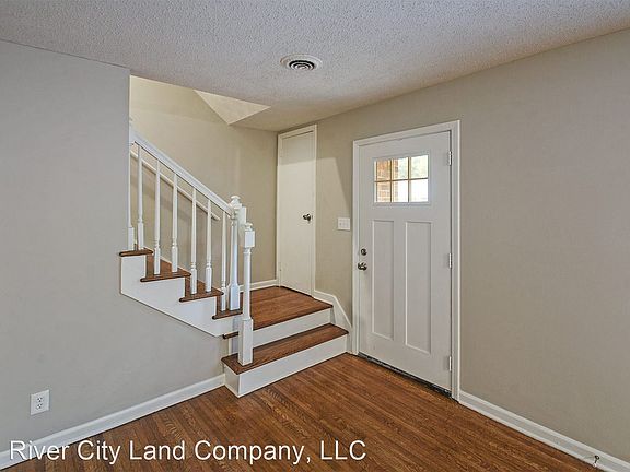 3rd image of 5245 Patrick Henry Dr
