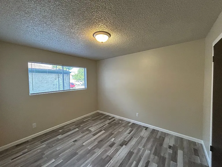 641 W 1st Ave — Photo 20