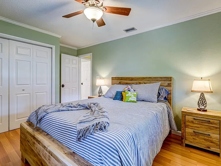 2239 Wells Ave — Photo 7