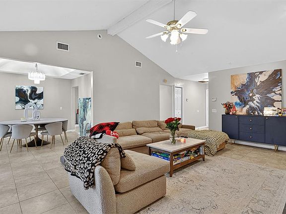 5th image of 305 NW 28th St