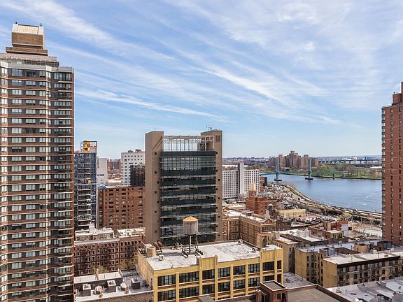 5th image of 300 E 93rd St APT 22E