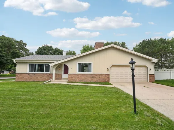 2735 Coventry LANE, Waukesha, WI 53188