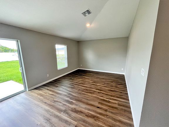 3rd image of 502 NW 1st Pl