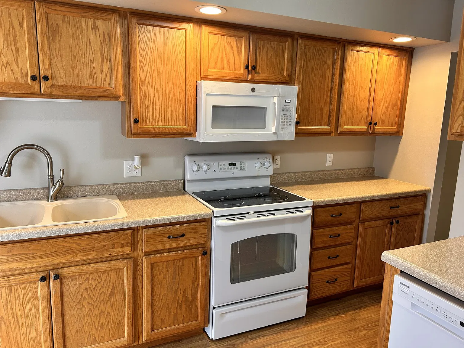 3 bed, 1.5 bath, 1131 sqft, $1,800 — Photo 4