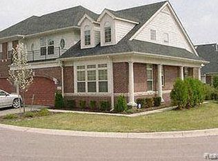 4437 Gateway Cir, West Bloomfield, MI 48322