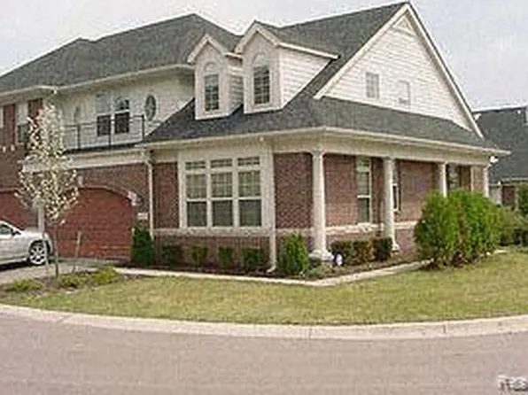 4437 Gateway Cir, West Bloomfield, MI 48322