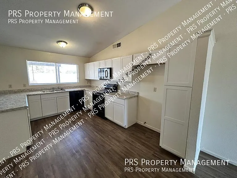3226 N Sycamore Pl — Photo 14