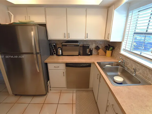 2666 Emory Dr E APT F, West Palm Beach, FL 33415